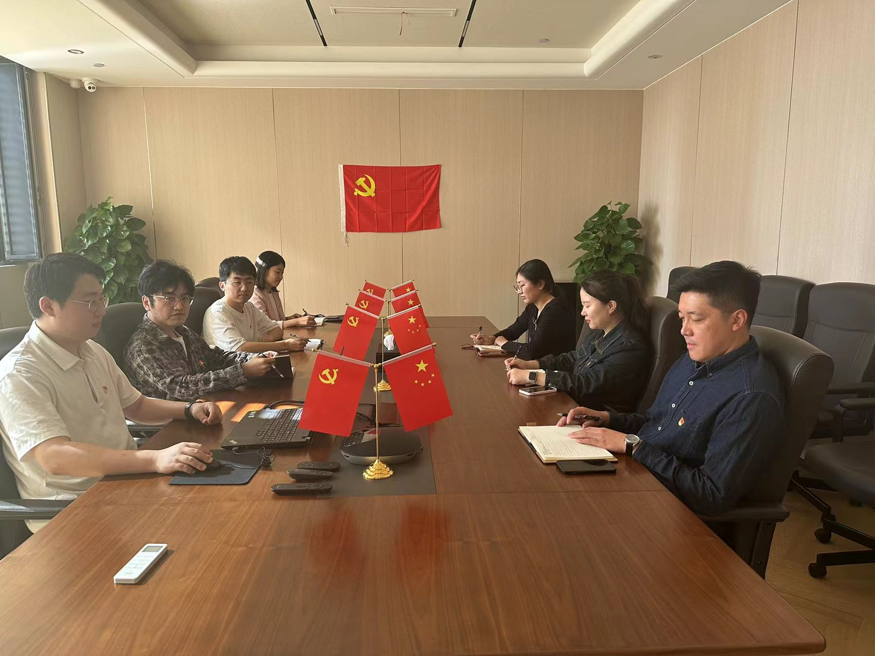 中国共产党青岛兴程人力资源有限公司支部委员会 开展“坚持党性原则涵养清风正气”党课活动(图1)